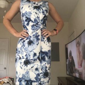 Enfocus Studio Cute Summer Dress with floral pattern Size 4